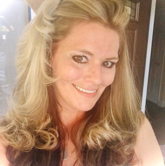 Meet your Posher, Charisma - Picture 1 of 1